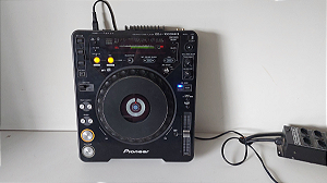 KIT 2 CDJ PIONEER 1000 MK3 PRETO 1 funcionando perfeitamente a outra cdj não funciona USADO
