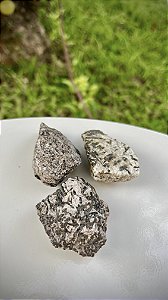 Turmalina Negra na Base de Quartzo - Pequena
