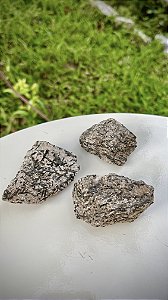 Turmalina Negra na Base de Quartzo - Média