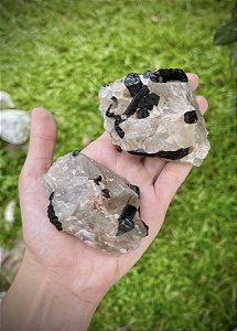Turmalina Negra na Base de Quartzo Maior - Bruto