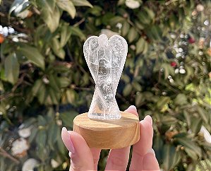 Anjo de Quartzo Cristal com base
