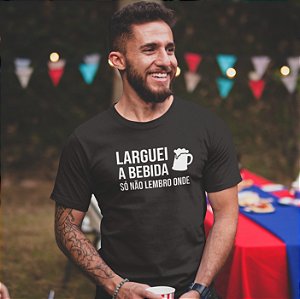 Camiseta Larguei a Bebida Só Não Lembro Onde