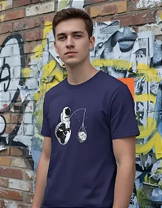 Camiseta Astronauta Sentado na Terra