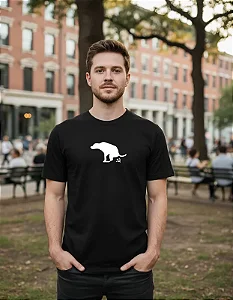 Camiseta Cachorro Defecando no Comunismo