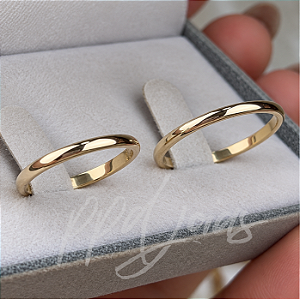Par de Alianças Bombe (2mm) - Ouro 18k