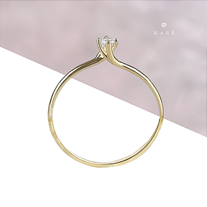 Anel Solitário Maré em Ouro 18k com Design Trançado e Pedra Central