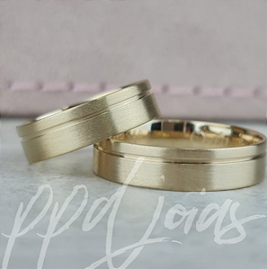 Par de Alianças Vivar Escovada (5mm) - Ouro 18k
