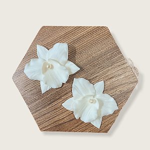 Duo de presilhas de orquídeas pequenas em porcelana