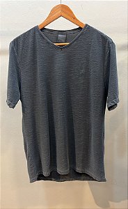T-Shirt Masculina V Flamê Azul Petróleo