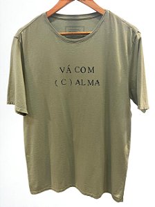 T-Shirt Masculina Silk Vá com (c) Alma Verde