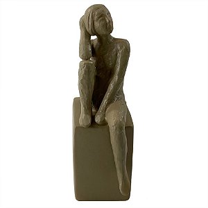 ESCULTURA DECORATIVA MULHER EM RESINA MARROM