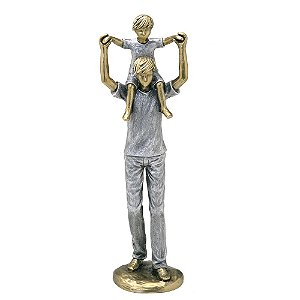 ESCULTURA PAI COM  FILHO NOS OMBROS DECORATIVA