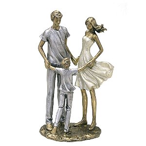 ESCULTURA DA FAMILIA COM FILHO DECOR EM RESINA