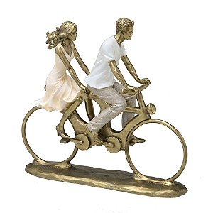 ESCULTURA CASAL NA BIKE DECORATIVO EM RESINA E METAL