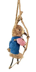 COELHO DE PASCOA EM PALHA NA ESCADA