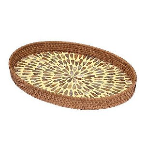 BANDEJA OVAL EM RATTAN E MADREPEROLA  37,5cm