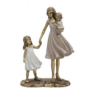 ESCULTURA  FAMILIA DECORATIVA COM MÃE E CASAL DE FILHOS