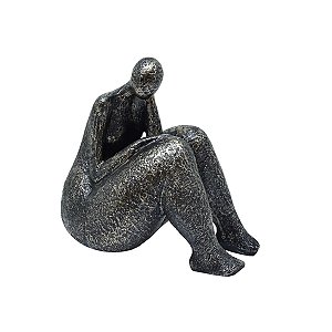 ESCULTURA MULHER SENTADA PENSANDO EM RESINA GRAFITE 13cm