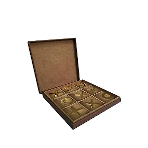 JOGO DA VELHA DECORATIVO MADEIRA E COURO SINTETICO MARROM