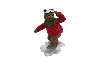 ESCULTURA URSO POLAR NO SKI EM RESINA PULLOVER VERMELHO