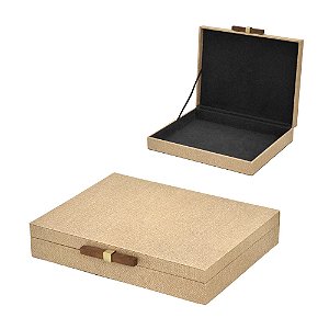 CAIXA DECORATIVA MDF E TECIDO BEGE E FIVELA DOURADA 33CM
