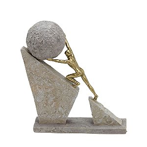 ESCULTURA DECORATIVA HOMEM EMPURRANDO PEDRA EM RESINA 21,5CM