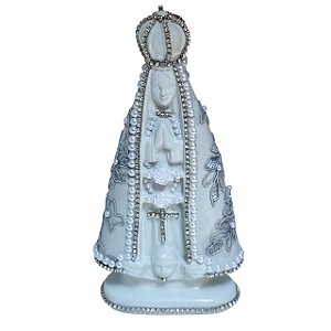 ESCULTURA NOSSA SRA APARECIDA COM RENDA TRABALHADA NA COR CINZA 20CM