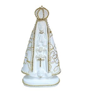 ESCULTURA NOSSA SRA APARECIDA BRANCA COM RENDA BORDADA EM DOURADA 20CM