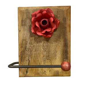 GANCHO RUSTICO MADEIRA DE PEROBA COM FLOR DE METAL VERMELHO