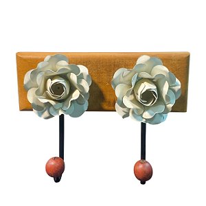 CABIDEIRO GANCHO 2 FLORES DE METAL BRANCO EM MADEIRA PEROBA