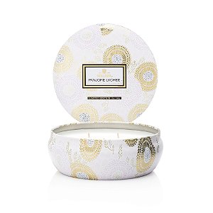 VELA LATA VOLUSPA 3 PAVIOS 60H RELEVO PANJORE LYCHEE 340g PROXIMA AO VENCIMENTO