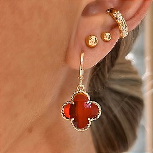 Brinco Argolinha Trevo Cristal Rubi Folheado a Ouro