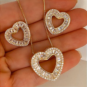 Conjunto Colar e Brinco Coração Vazado Luxo Banhado a Ouro 18k