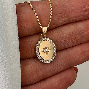 Colar Luxo Oval Stella Detalhes em Cristais Banhado a Ouro 18k