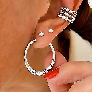 Brinco de Argola Oval com Zircônias Isa Ródio Branco
