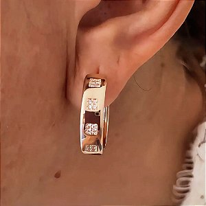 Brinco de Argola Luxo Cristais Quadrados Ymis Banhado a Ouro 18k