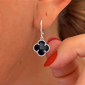 Brinco de Argola Mini Trevo Preto Banhado a Prata
