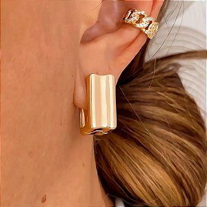 Brinco de Argola Lisa Quadrada Minimal Moriath Banhado a Ouro 18k