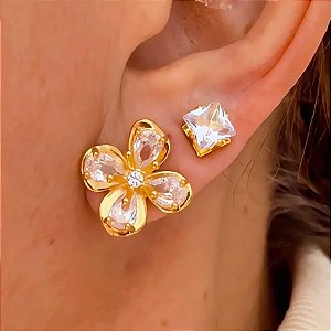 Brinco Duplo Ponto Luz e Flor Lótus Banhado a Ouro 18k