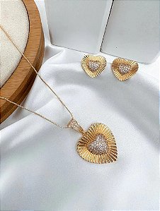 Conjunto Colar e Brinco Folheado a Ouro 18k e Prata Coração com Centro Cravejado