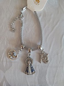 PULSEIRA BERLOQUE  AJUSTÁVEL APARECIDA RESINA BRANCA CRAVEJADA COM PINGENTE DE FÉ, ESPÍRITO SANTO E NOSSA SENHORA