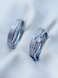 Par de Aliança Diamantada + Solitário - Aço Inox