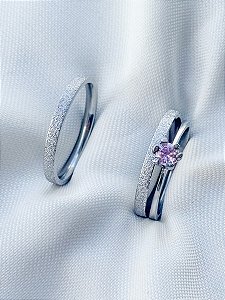 Par de Aliança diamantada 2mm + solitário rosa - Aço Inox