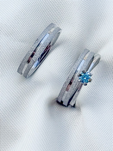 Par de Aliança Delicate + Solitário azul - Aço Inox