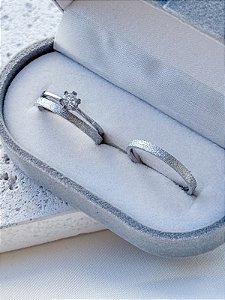 Par de Aliança diamantada 2mm + solitário - Aço Inox