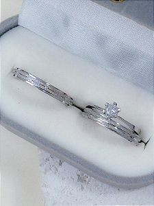 Par de aliança Diamantada com friso 3mm + Solitário - Aço Inox