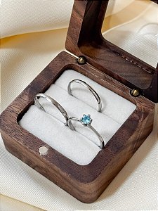 Par de Alianças Julieta 2mm + Solitário Azul - Aço inox