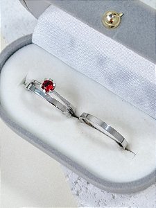 Par de Aliança Holanda 2mm + Solitário Vermelho - Aço Inox