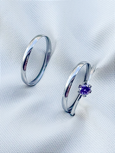 Par de Alianças Julieta 2mm + Solitário Roxo - Aço inox