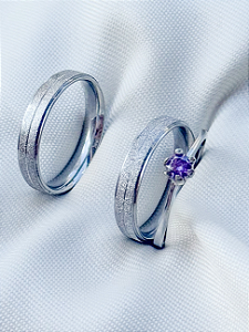 Par de Aliança Diamantada + Solitário Roxo - Aço Inox